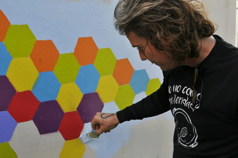 Living Walls: Why Britain's Creative Rebels Are Trading Canvas for Centuries-Old Italian Plaster